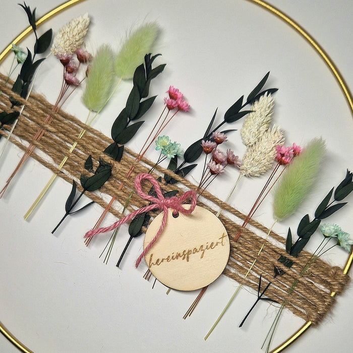 Metallring mit Trockenblumen mint