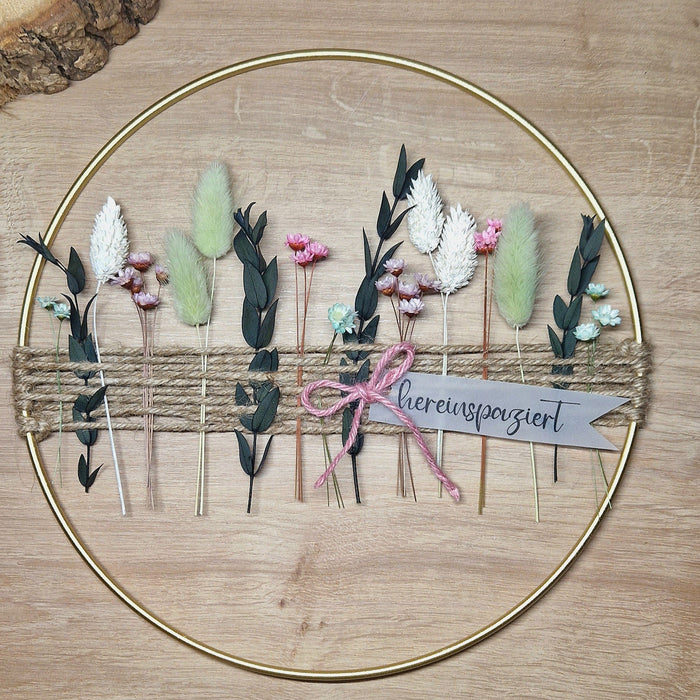 Metallring mit Trockenblumen mint